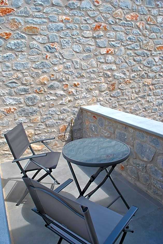 Petras Gi - Stone Houses