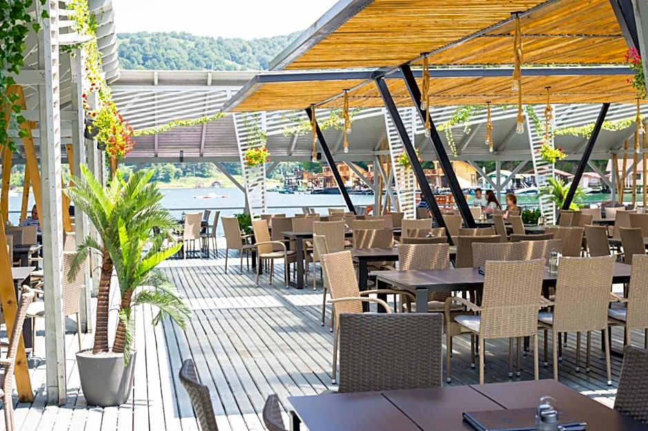 Hotel Plutitor Lebăda