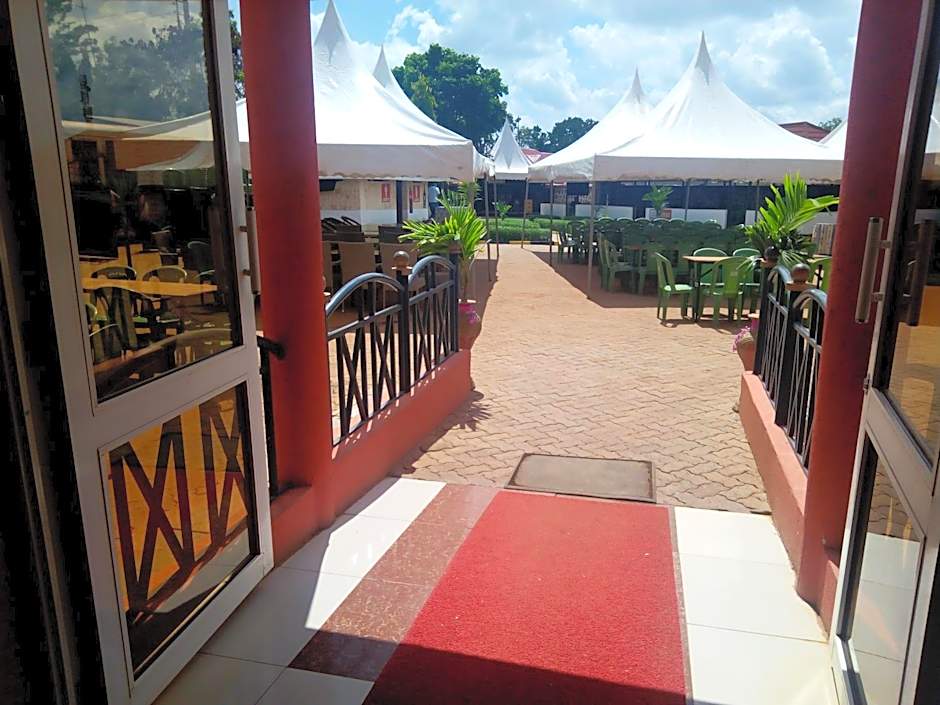 Savannah Paradise Hotel