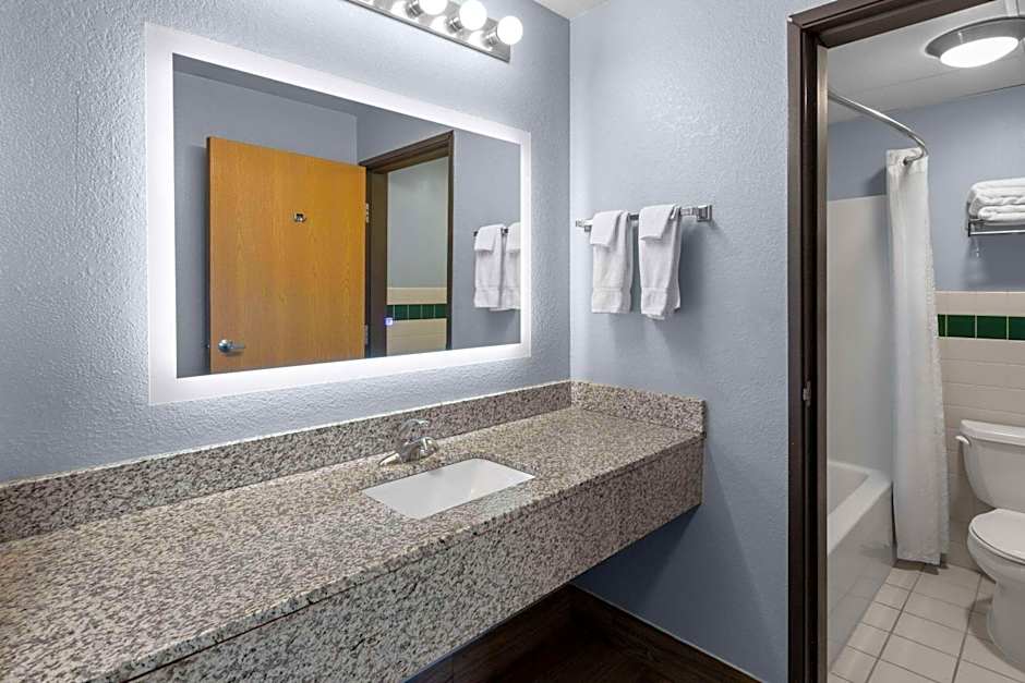 AmericInn by Wyndham Oscoda Near AuSable River