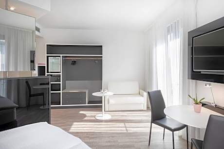 The INNSIDE Room - Extra Space