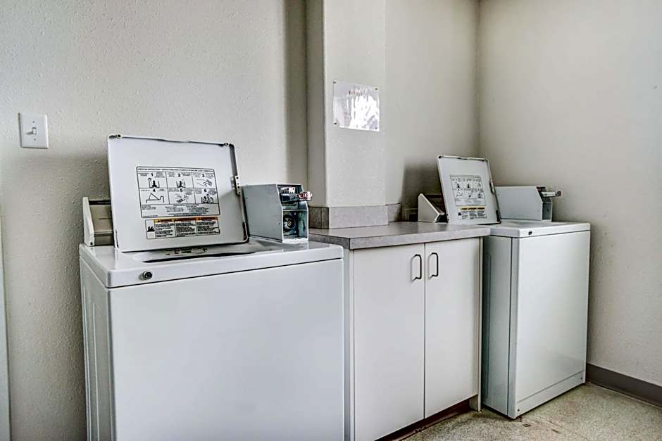 Motel 6-Red Deer, AB