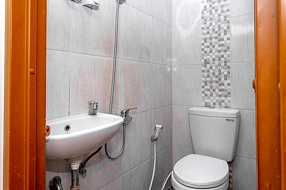 RedDoorz near Alun Alun Bandung 2