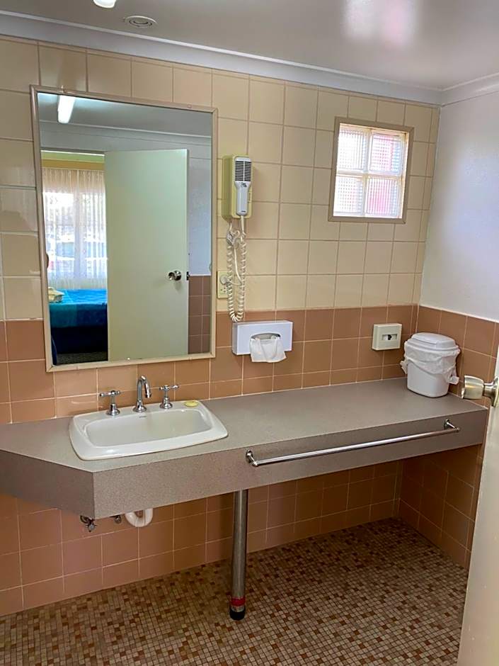 Paddle Steamer Motel