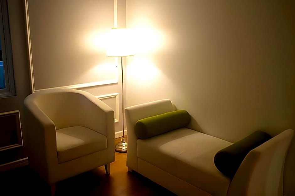 Maxonehotels At Glodok