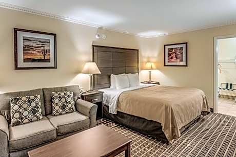 King Room with Roll-In Shower - Accessible/Non Smoking