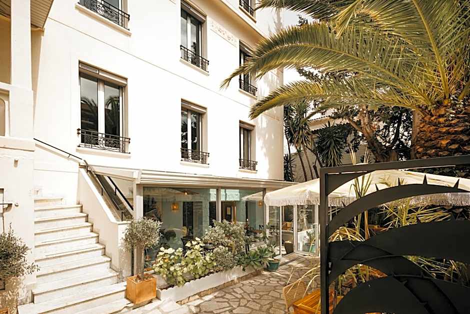 Hôtel Le Petit Castel