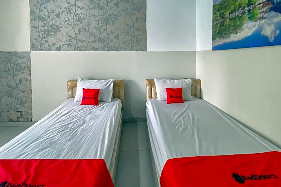 RedDoorz at Hotel Roda Mas 2 near Gor Satria