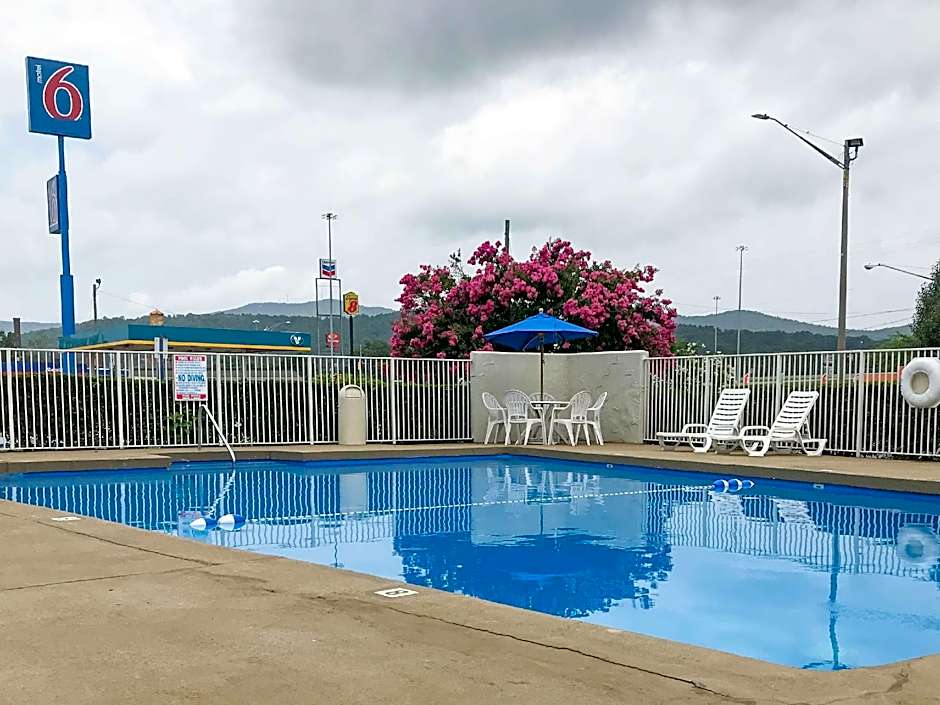 Motel 6-Anniston, AL