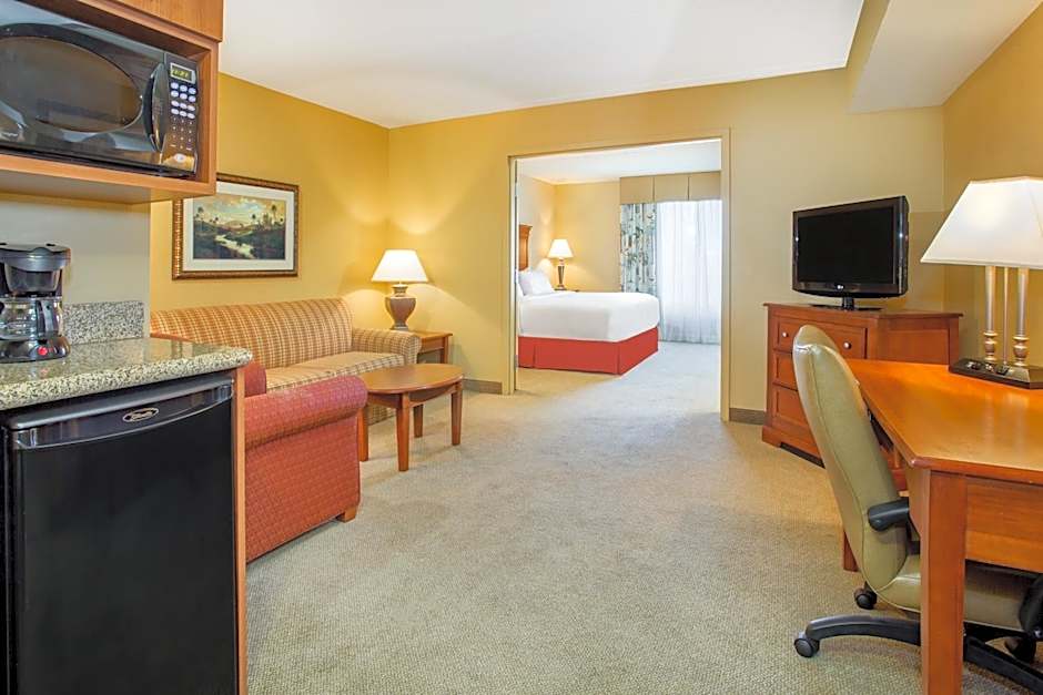 Holiday Inn Express & Suites Bloomington By IHG