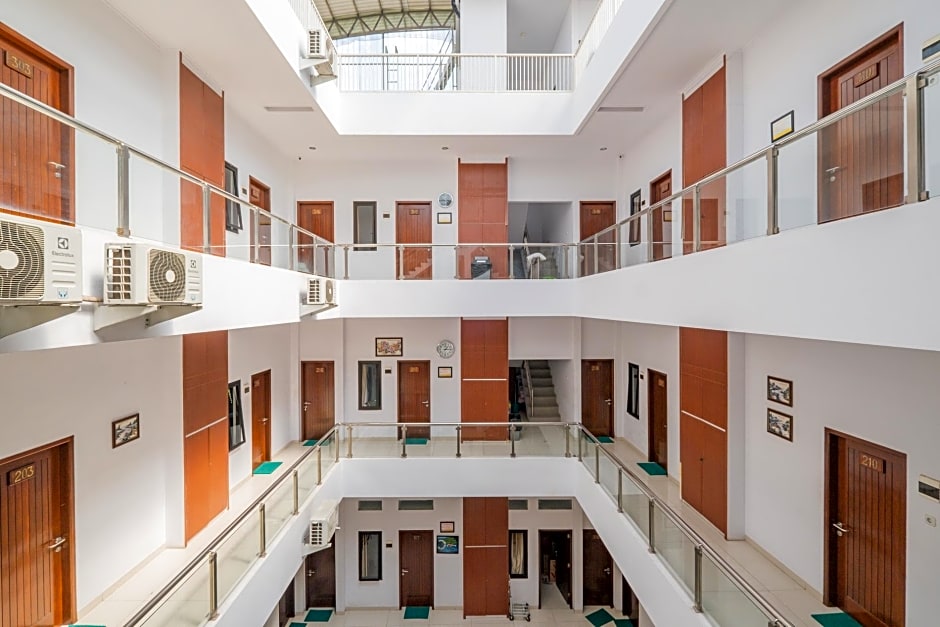 RedDoorz near Jawa Timur Park 3