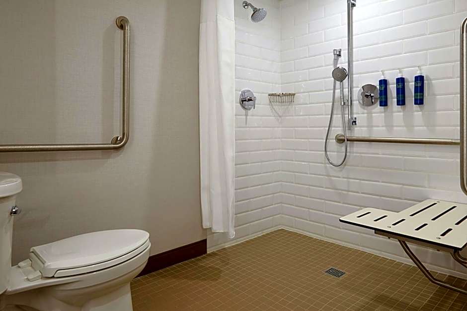 Four Points by Sheraton Point Edward Sarnia