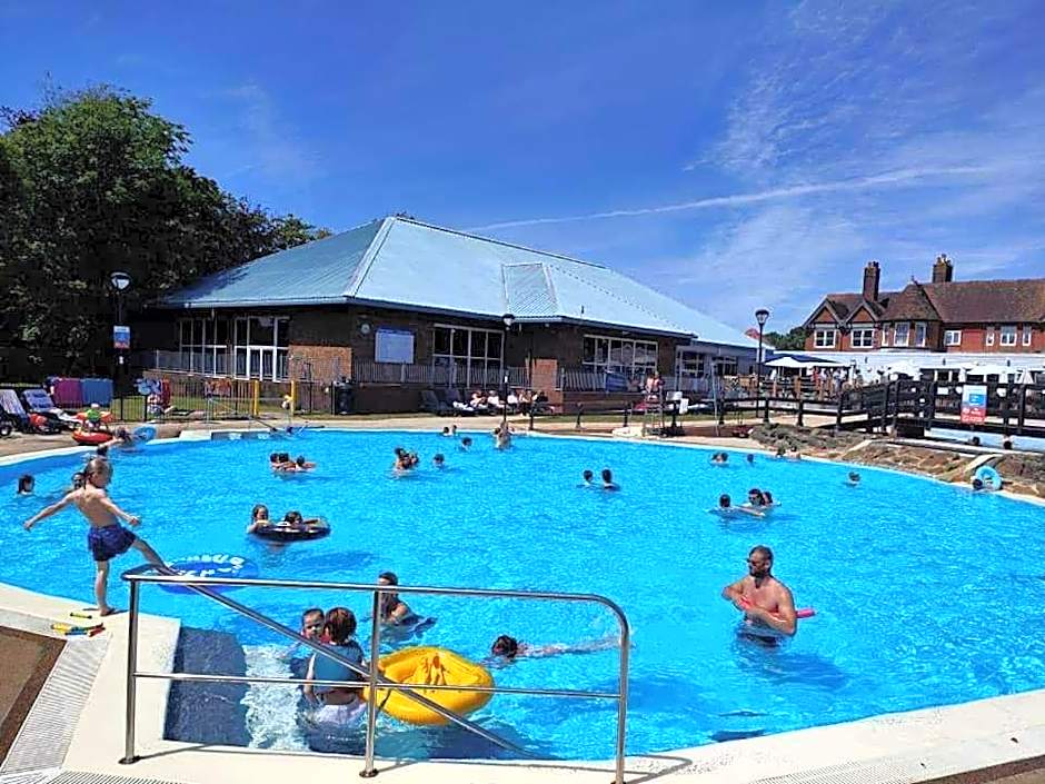Premium Holiday Home in The New Forest at Hoburne Bashley - Leisure Passes Available to Purchase