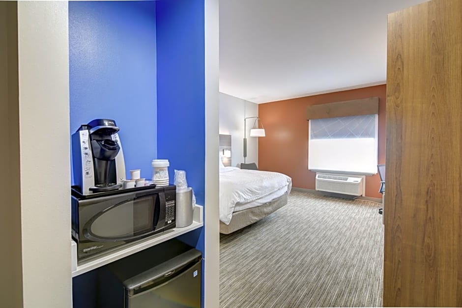 Holiday Inn Express Hotel & Suites Foley