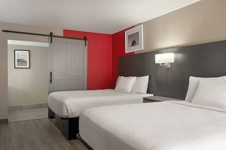 Queen Room with Two Queen Beds - Ground Floor/Non-Smoking