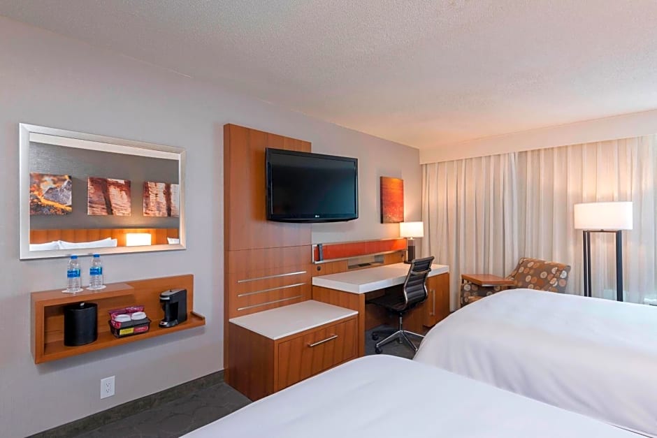 Sonesta Hotel Grand Rapids Airport