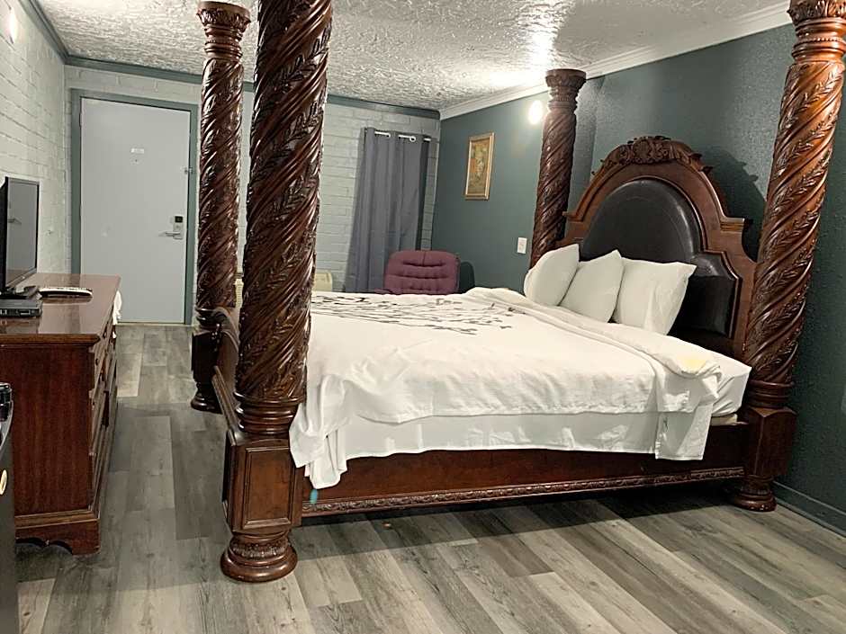Photo 1 of 4 of 1 King Bed