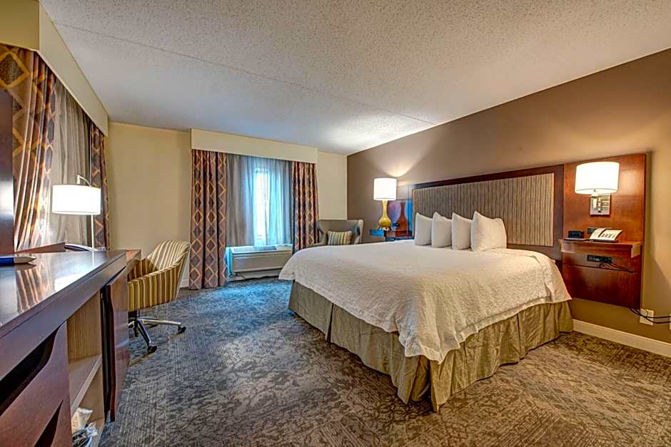 Hampton Inn & Suites Rockville Centre