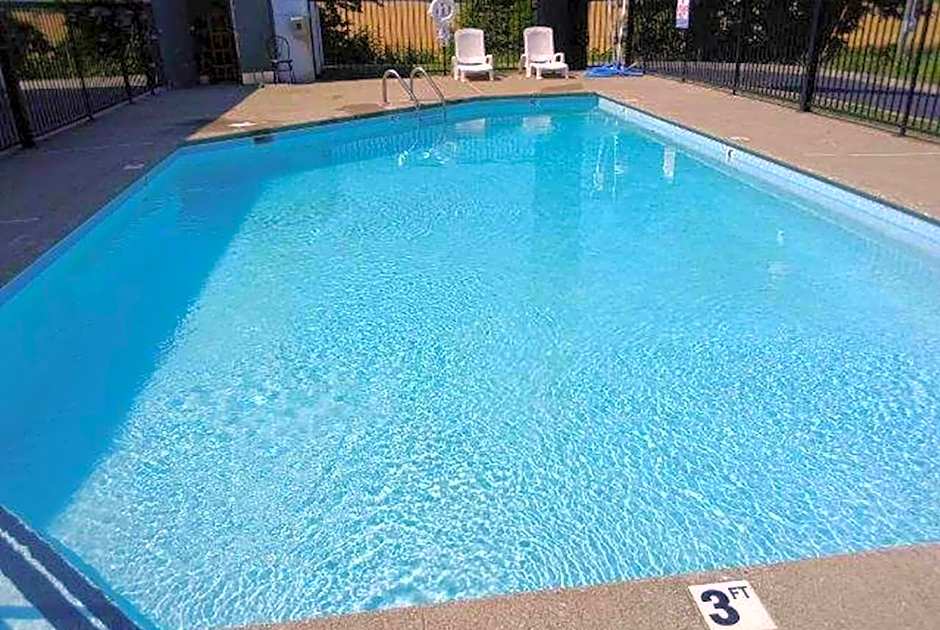 Howard Johnson by Wyndham Clarksville Tennessee