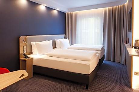 Standard Twin Room with Two Twin Beds