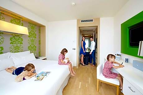 Family Room (2 Adults + 4 Children)