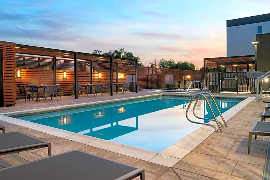 Courtyard by Marriott Fresno Clovis