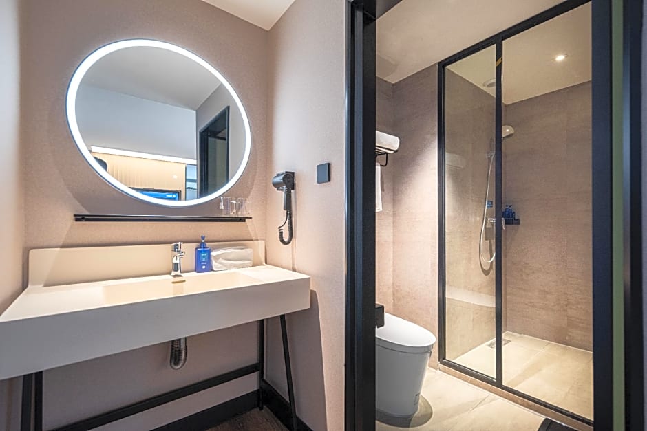 Hanting Hotel Wuhan Hongshan Square Metro Station