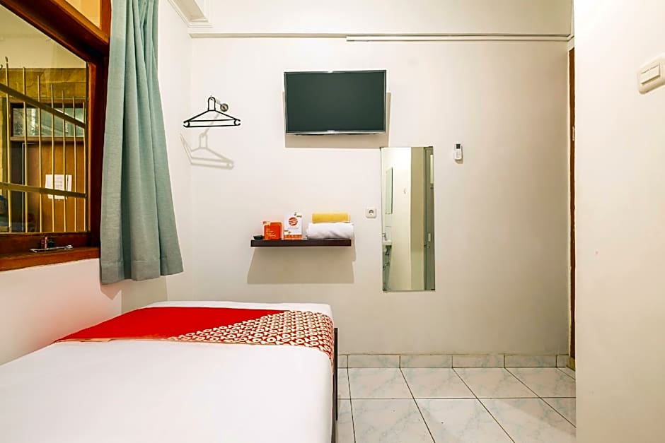 OYO 2265 Bunga Bakung Near RS Hermina Pasteur