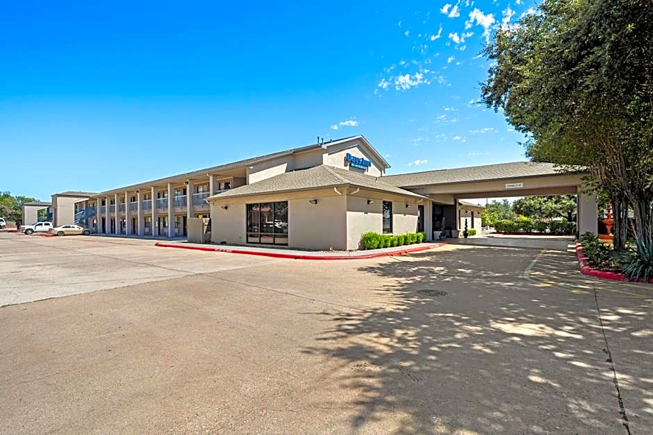 Days Inn by Wyndham Round Rock