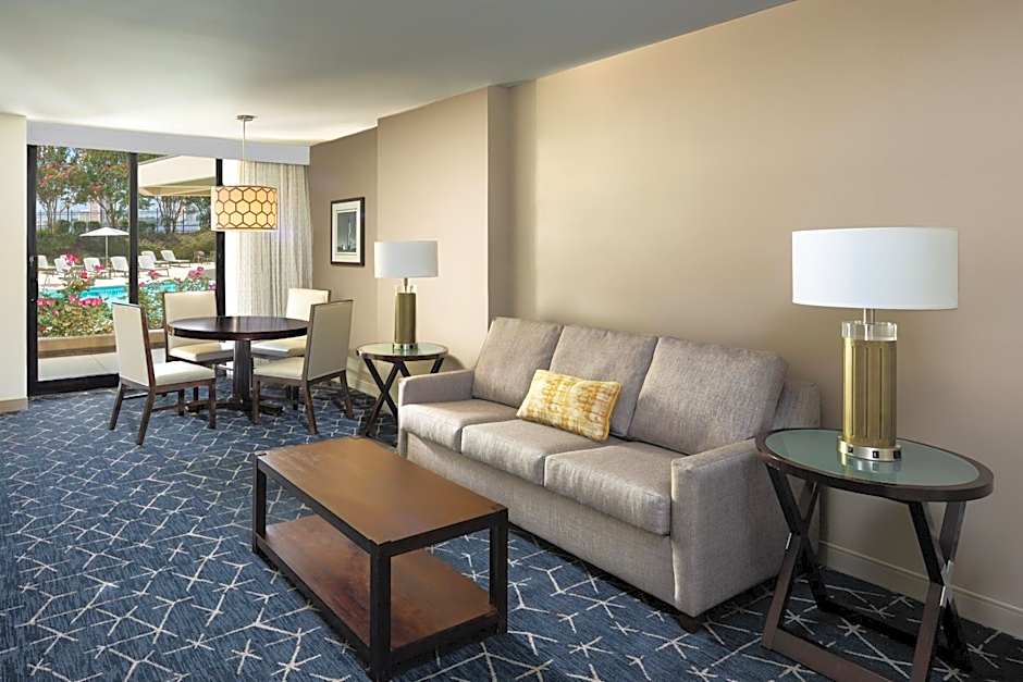 Sheraton Norfolk Waterside Hotel