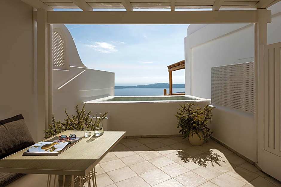 Aqua Luxury Suites by NOMÉE Hospitality Group