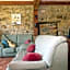 Conjunto Rural la Tejedora. Albergue y estudios familiares.