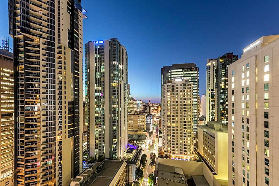 Oaks Brisbane River City Suites