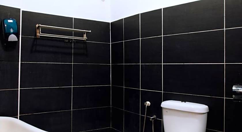 HEEREN BY THE RIVER HOTEL