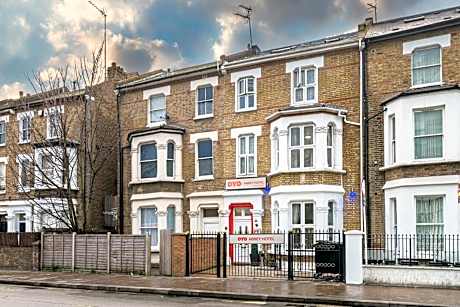 OYO Abbey Hotel, London Shepherd's Bush Market