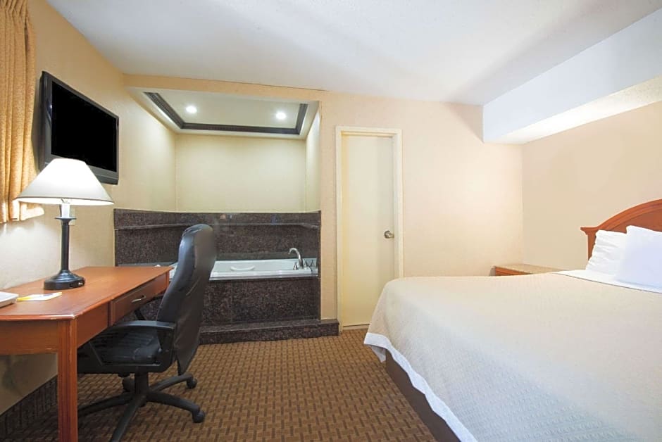 Days Inn by Wyndham Long Island/Copiague