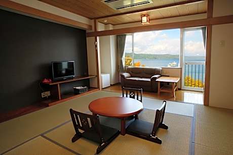 Japanese-Style Room with Shared Bathroom and Lake View - Smoking