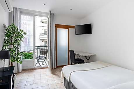 Family Studio with Balcony