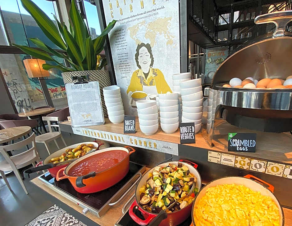 Schulz Hotel Berlin Wall at the East Side Gallery