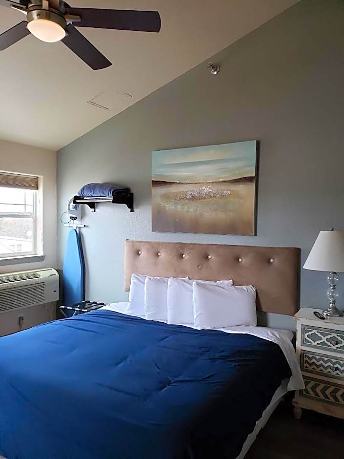 Price Pointe Inn