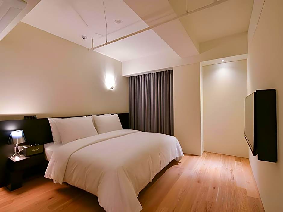 HOTEL498