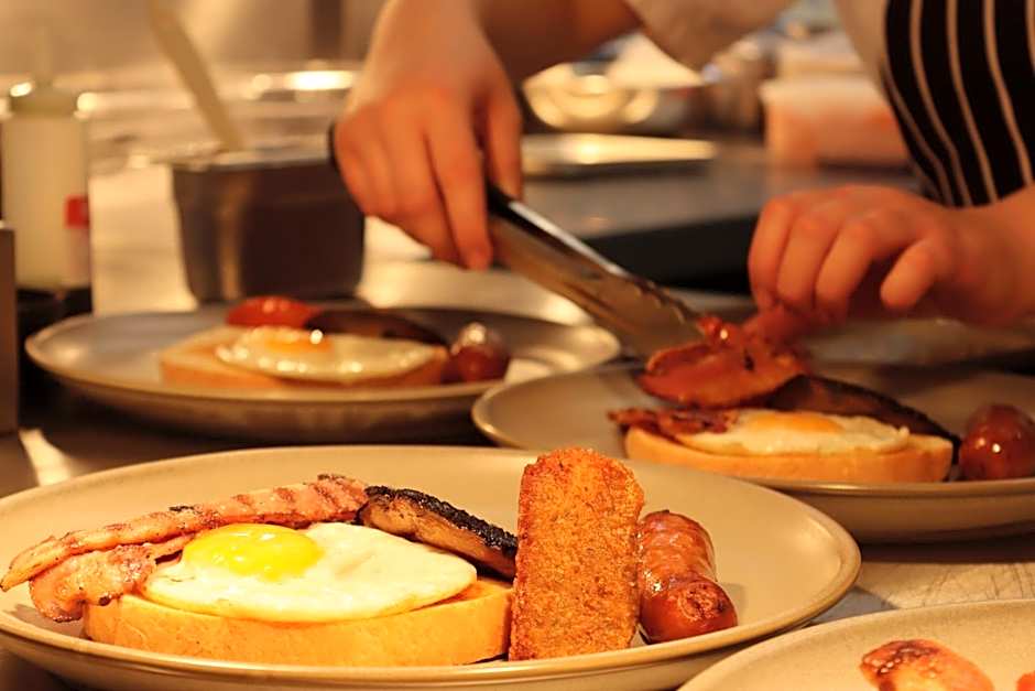 Orange Grove Hotel & Gardens