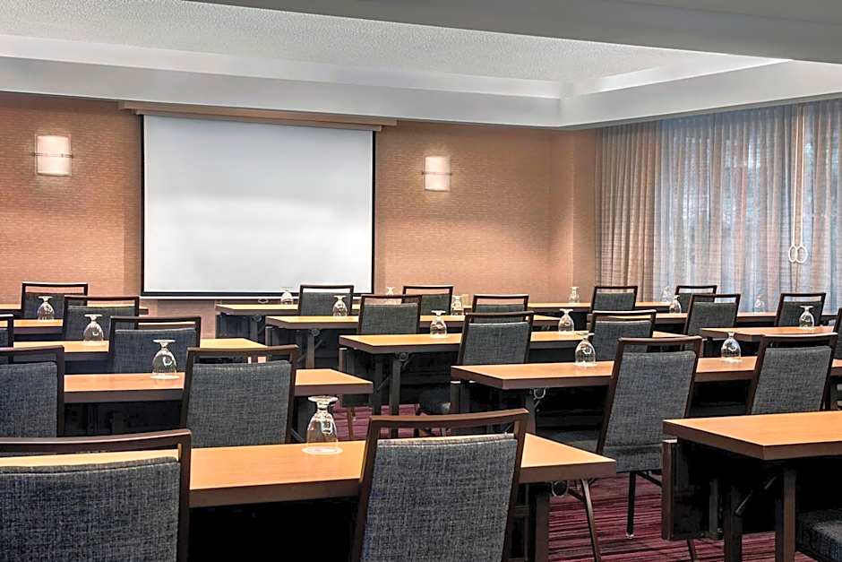 Courtyard by Marriott Jersey City Newport