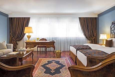 Junior Suite with Twin Beds