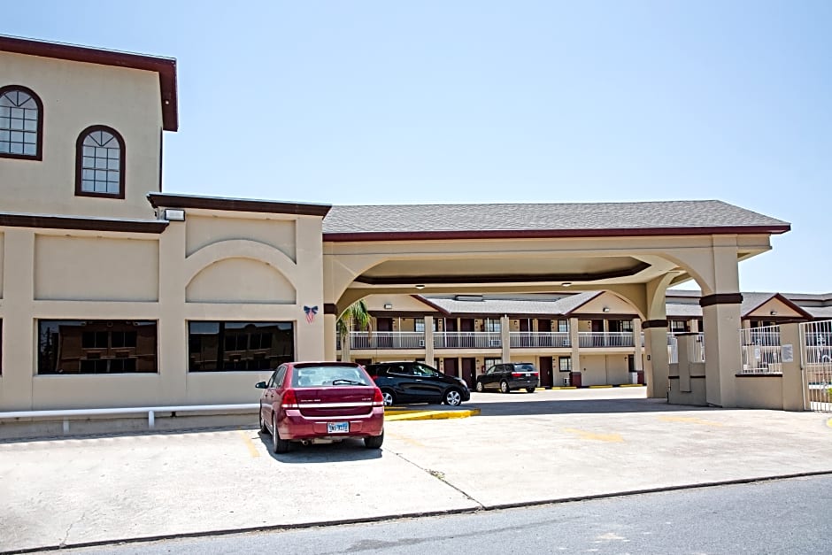 OYO Hotel McAllen Airport South - 1 mi from McAllen Medical Center