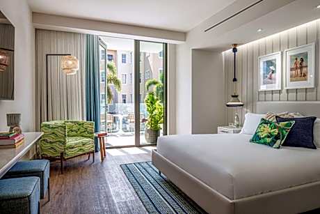 Deluxe King Room with Balcony