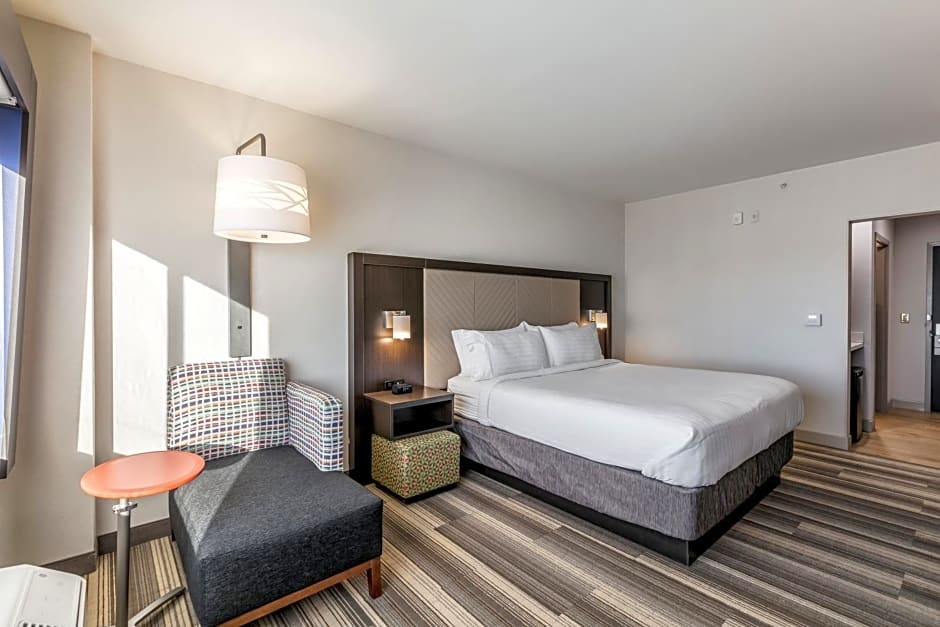 Holiday Inn Express & Suites Jersey City North - Hoboken, an IHG Hotel