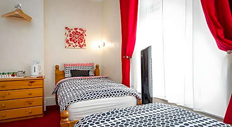 Family Room 2 adults + 2 children