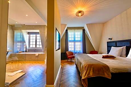 Deluxe King Suite