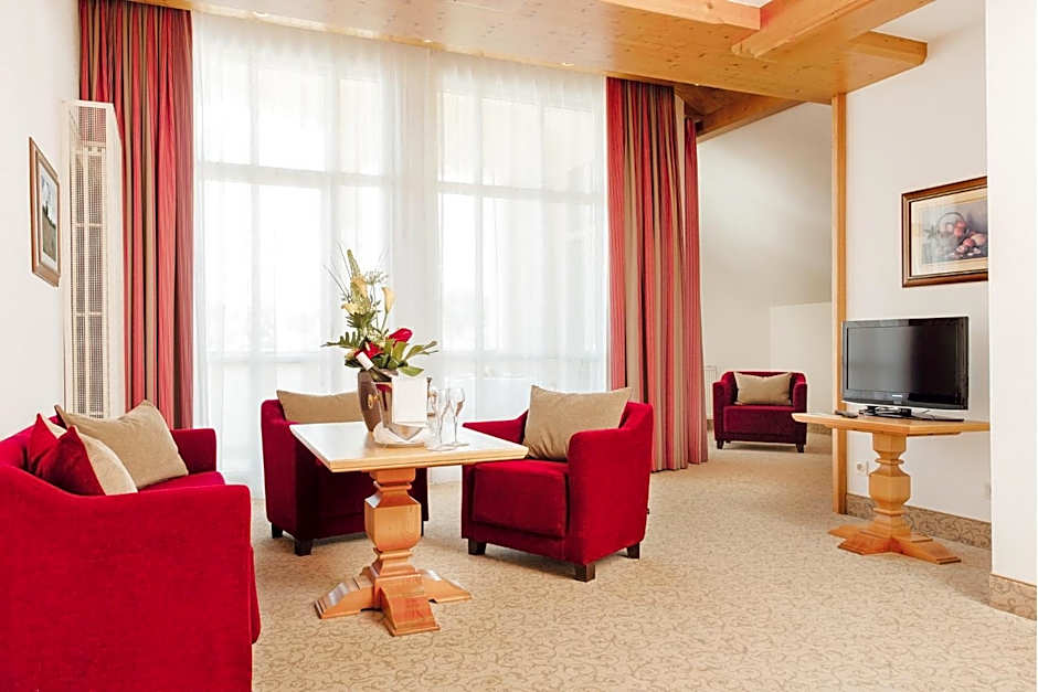 MAXIMILIAN Grand Hotel